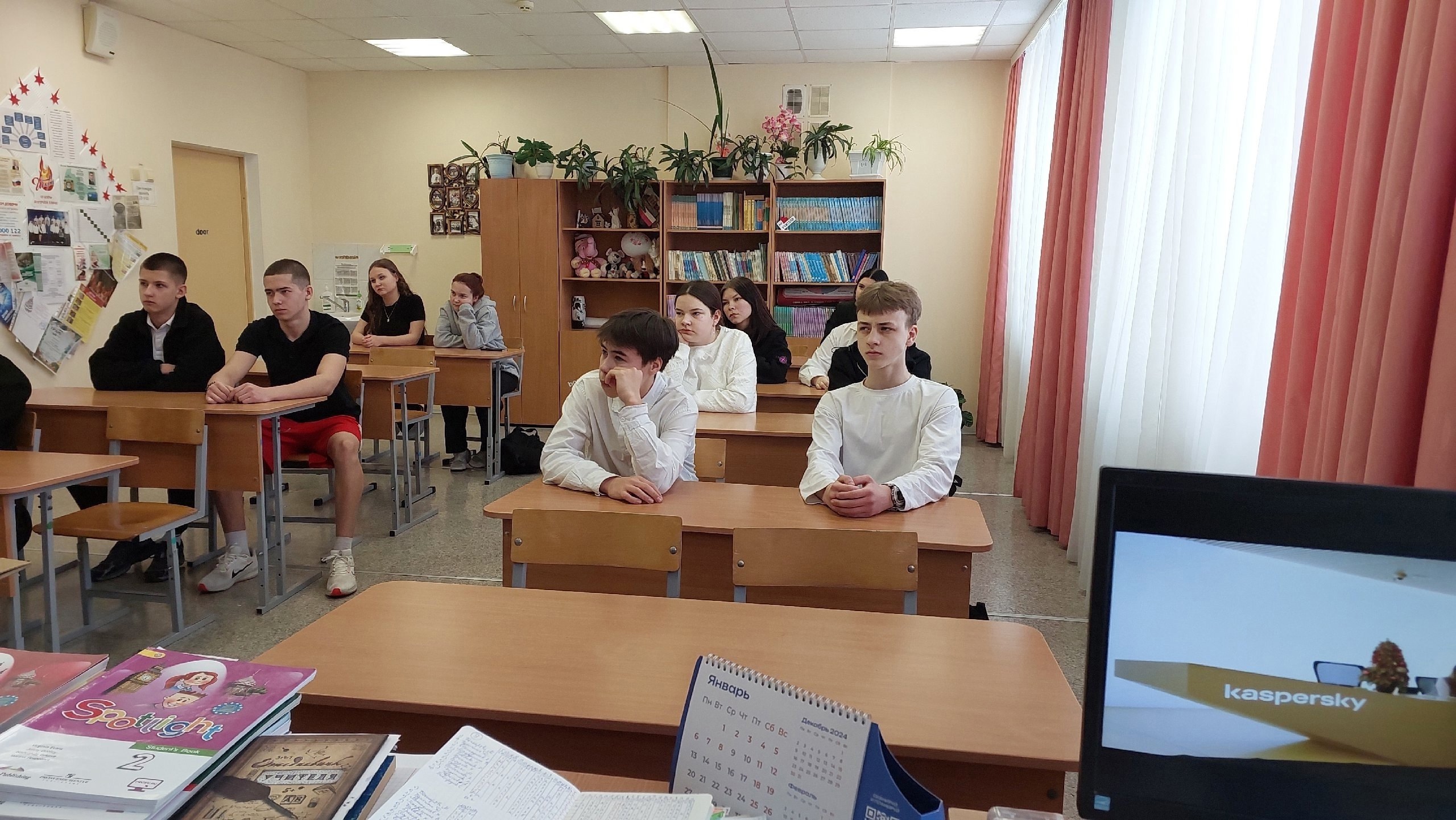 Девятиклассники изучили теоретический материал, прослушали видеолекцию по теме &amp;quot;Кибербезопасность и искусственный интеллект&amp;quot; на &amp;quot;Уроке цифры&amp;quot;..