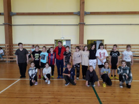 С 17 по 19 октября среди учащихся 4 - 11 классов прошли соревнования по мини - футболу..