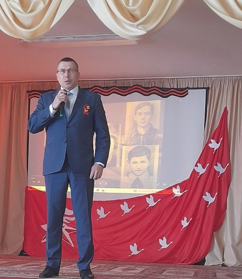 "Да нетленным будет русский меч!".